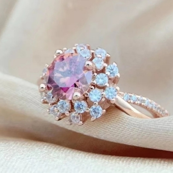 1CT MOISSANITE RING - Picture 7 of 13